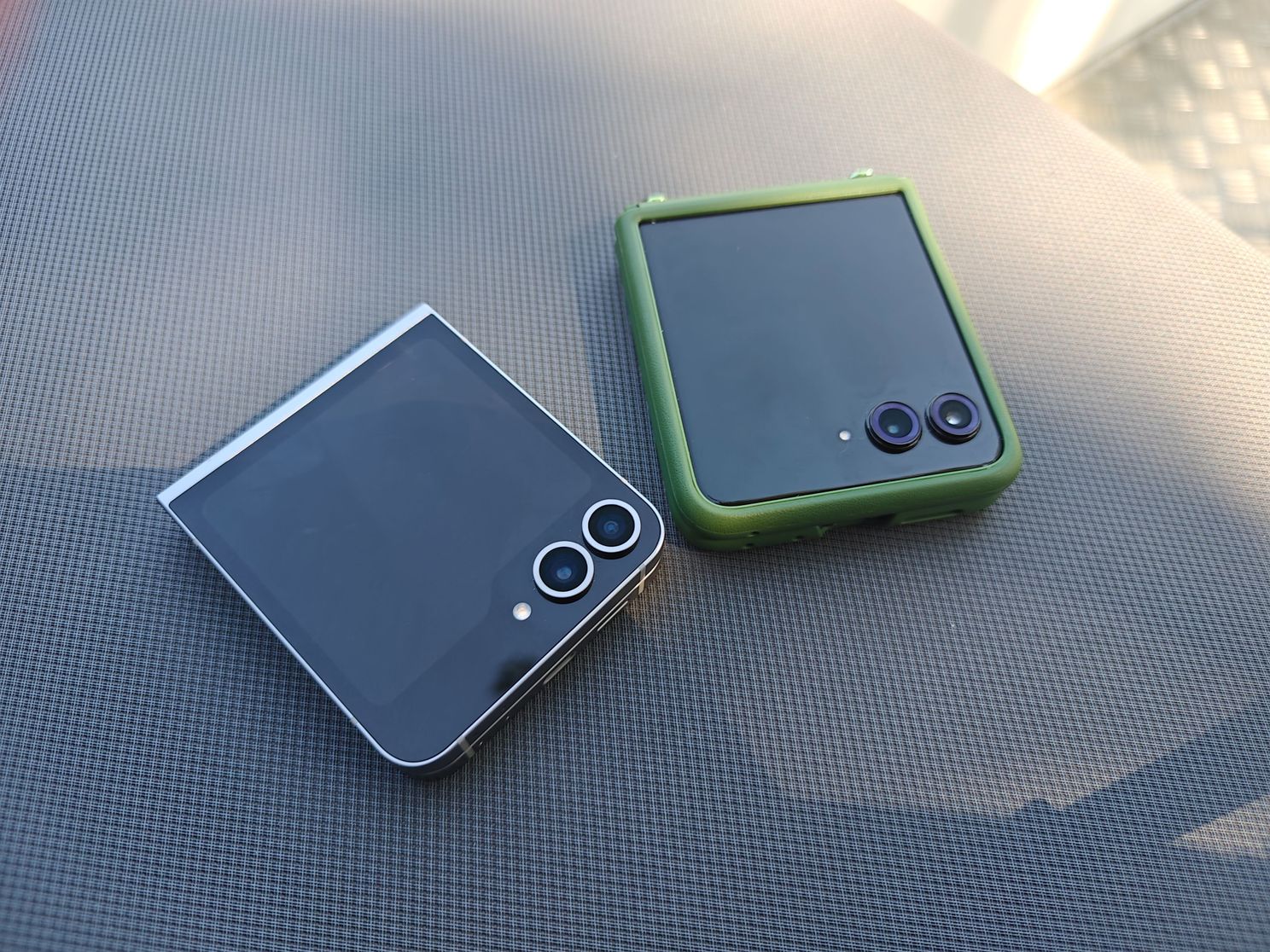 Samsung Galaxy Z Flip 6 en Motorola Razr 50 Ultra: welke fliptelefoon is beter?